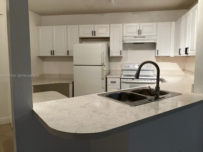 4035 W McNab Rd in Pompano Beach, FL - Building Photo - Building Photo