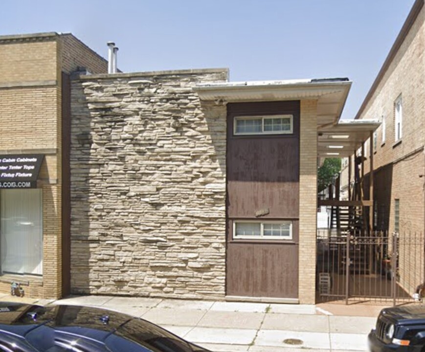 2132 N Harlem Ave, Unit 2F in Elmwood Park, IL - Building Photo