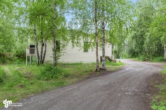 1470 N Grubstake Dr in Wasilla, AK - Foto de edificio - Primary Photo