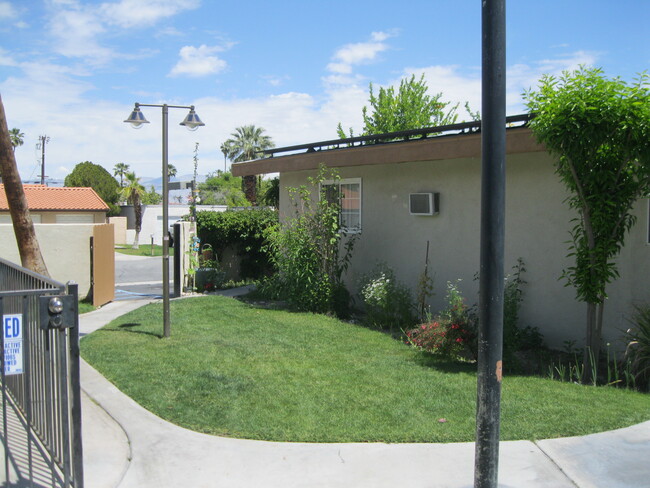 73590 Golf Course Ln in Palm Desert, CA - Building Photo - Building Photo