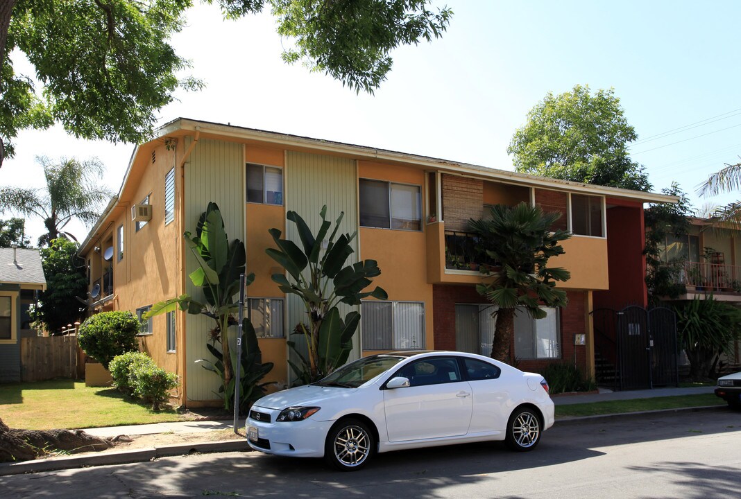 391 Obispo Ave in Long Beach, CA - Building Photo