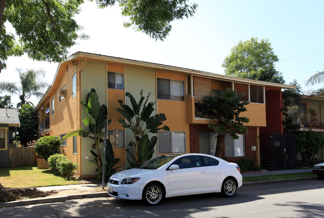 391 Obispo Ave in Long Beach, CA - Foto de edificio