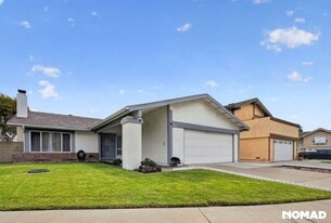 866 S Stone Cir in Anaheim, CA - Building Photo