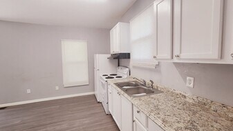 2102 Adams Ave in Knoxville, TN - Building Photo