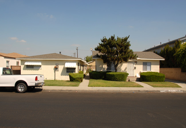 9459-9463 Oak St in Bellflower, CA - Building Photo - Building Photo