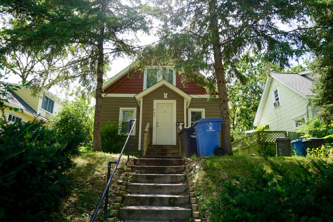 939 Weeks Ave SE in Minneapolis, MN - Building Photo
