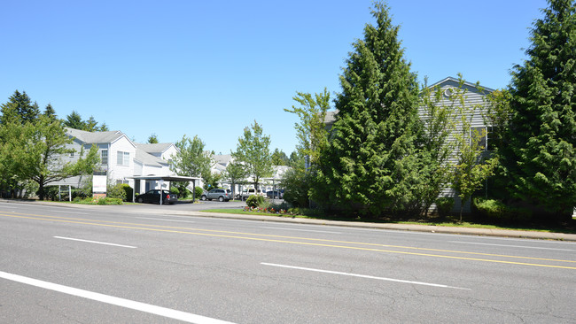 Capitola Commons Apartments in Portland, OR - Building Photo - Building Photo