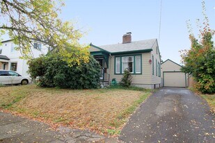 1215 NE 70th Ave in Portland, OR - Building Photo