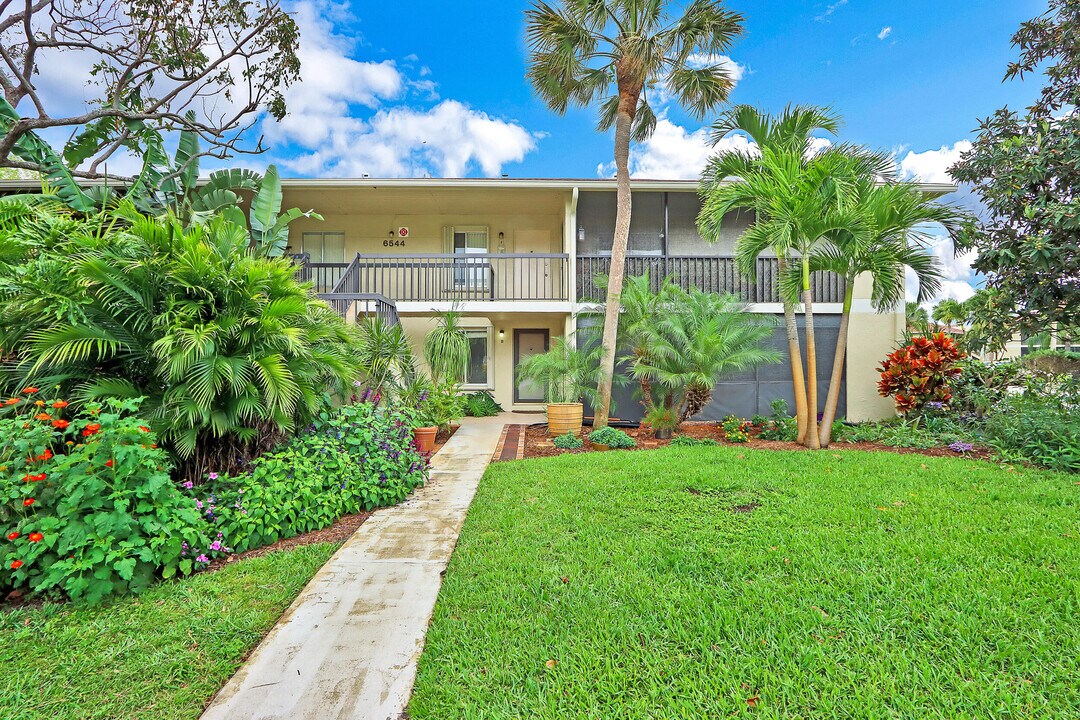 6544 Chasewood Dr in Jupiter, FL - Foto de edificio