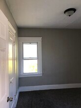 1830 Mannering Rd, Unit 2 in Cleveland, OH - Foto de edificio - Building Photo