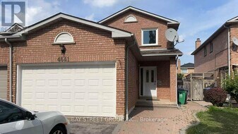 4641 Crosscreek Ct in Mississauga, ON - Building Photo