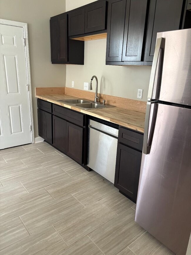 property at 5615 Lansdowne Ave