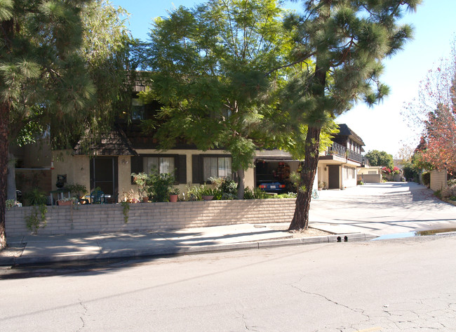 2078 Garden Ln in Costa Mesa, CA - Foto de edificio - Building Photo