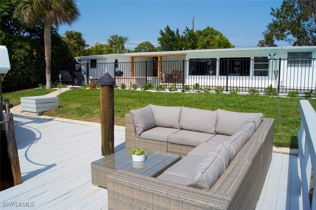 property at 2048 Harbor Ln