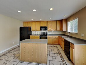 5426 S Shawnee Way in Aurora, CO - Building Photo - Building Photo