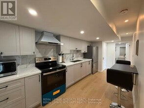 926 Fletcher Cir in Ottawa, ON - Building Photo - Building Photo