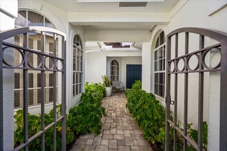 2466 Muir Cir in Wellington, FL - Building Photo - Building Photo