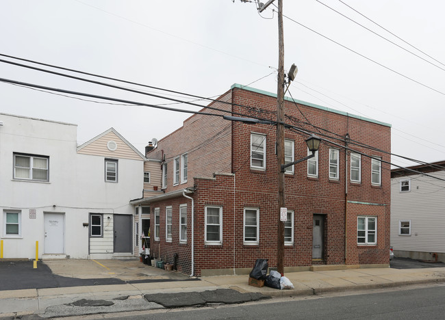 132 Jackson Ave in Mineola, NY - Building Photo - Building Photo