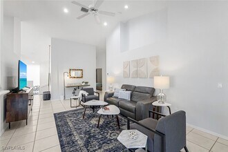5360 Andover Dr in Naples, FL - Foto de edificio - Building Photo
