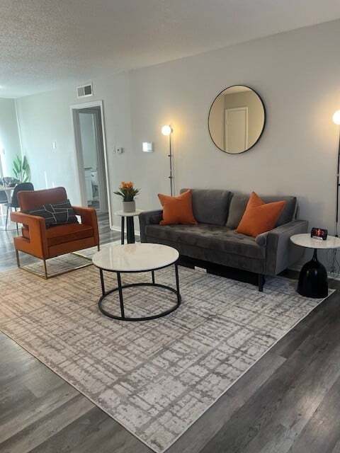 La Bella Apartments in Fort Worth, TX - Building Photo