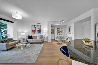 Aviah Flagler Village in Fort Lauderdale, FL - Foto de edificio - Building Photo