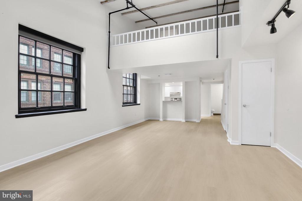 303 Vine St in Philadelphia, PA - Building Photo