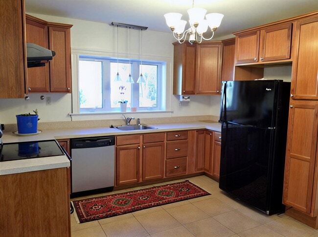 248 Park St, Unit 1 in Medford, MA - Foto de edificio - Building Photo