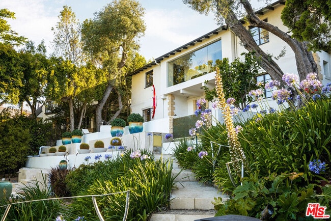 property at 1323 Club View Dr