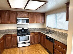 5847 E Rocking Horse Way in Orange, CA - Building Photo - Building Photo