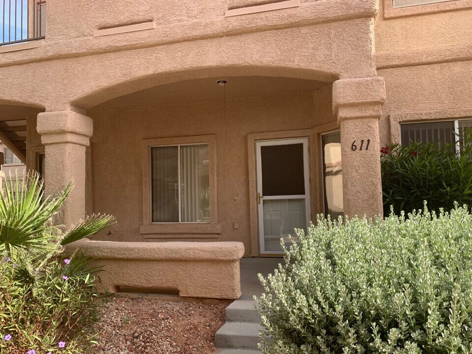 517 W Mesquite Blvd in Mesquite, NV - Foto de edificio