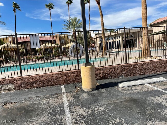 4390 Sandy River Dr in Las Vegas, NV - Building Photo - Building Photo