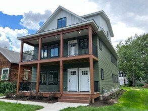 887 21st Ave SE in Minneapolis, MN - Building Photo - Building Photo