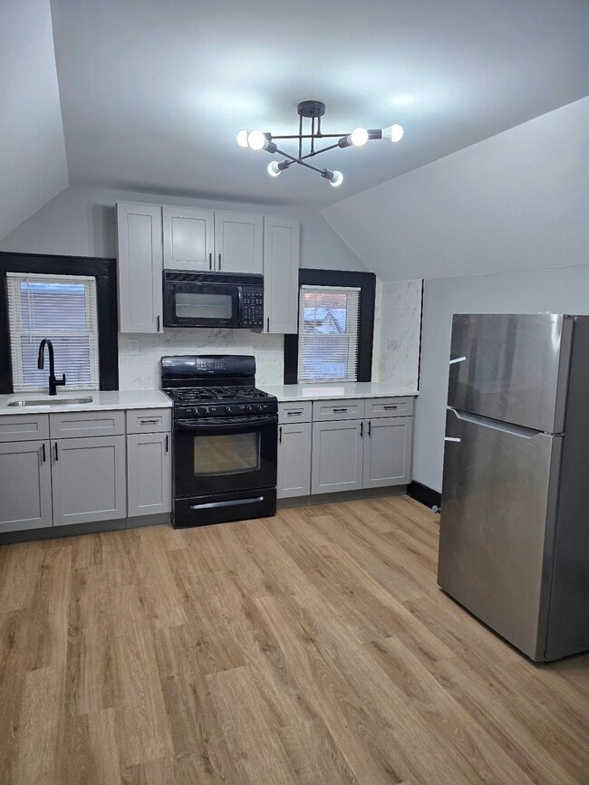 33 Delawanna Ave, Unit 2