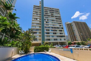 435 Seaside Ave in Honolulu, HI - Building Photo