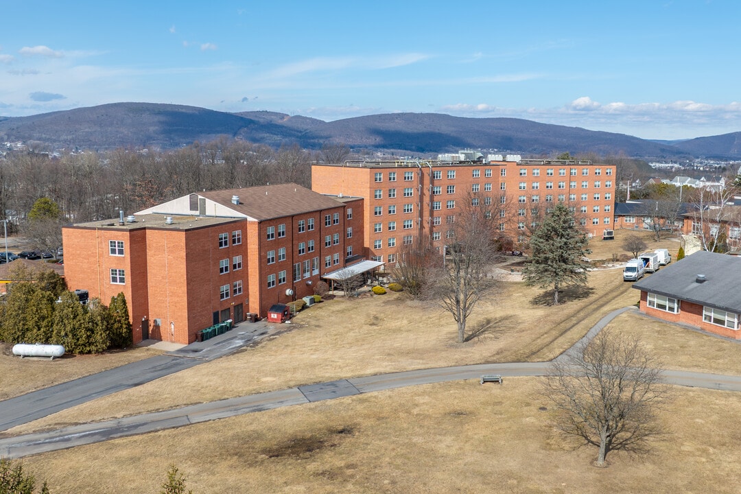 Myers Manor in Jenkins Township, PA - Building Photo