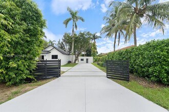 4800 SW 61st Ave in Davie, FL - Building Photo - Building Photo