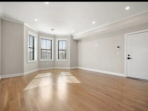 281 Lamartine St, Unit X in Boston, MA - Foto de edificio - Building Photo