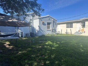 2125 Bay Dr in Miami Beach, FL - Building Photo - Building Photo