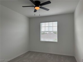20610 Hazelnut Ct in Lehigh Acres, FL - Foto de edificio - Building Photo