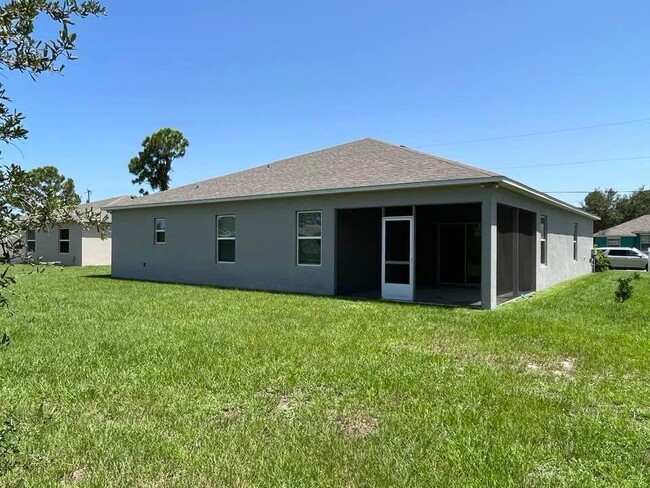 977 SW Nichols Terrace in Port St. Lucie, FL - Building Photo - Building Photo