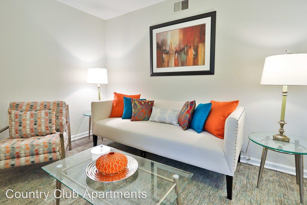Country Club Apartments in Mooresville, NC - Building Photo