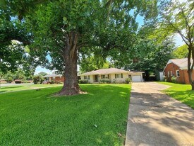 112 Calhoun Rd in Montgomery, AL - Building Photo