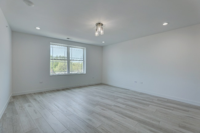 8110 Lincoln Ave in Skokie, IL - Building Photo - Building Photo