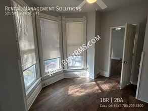 521 SW Tyler St in Topeka, KS - Foto de edificio - Building Photo