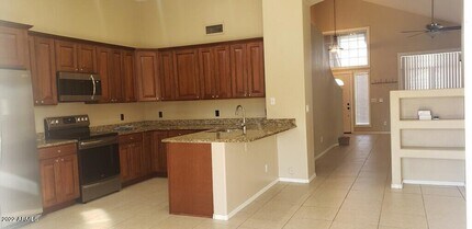 15002 S 47th St in Phoenix, AZ - Foto de edificio - Building Photo