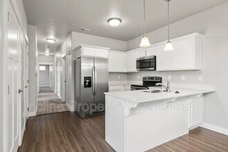 337 W 490 N in Vineyard, UT - Foto de edificio - Building Photo
