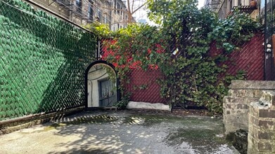 215 E 88th St, Unit 1D in New York, NY - Foto de edificio - Building Photo