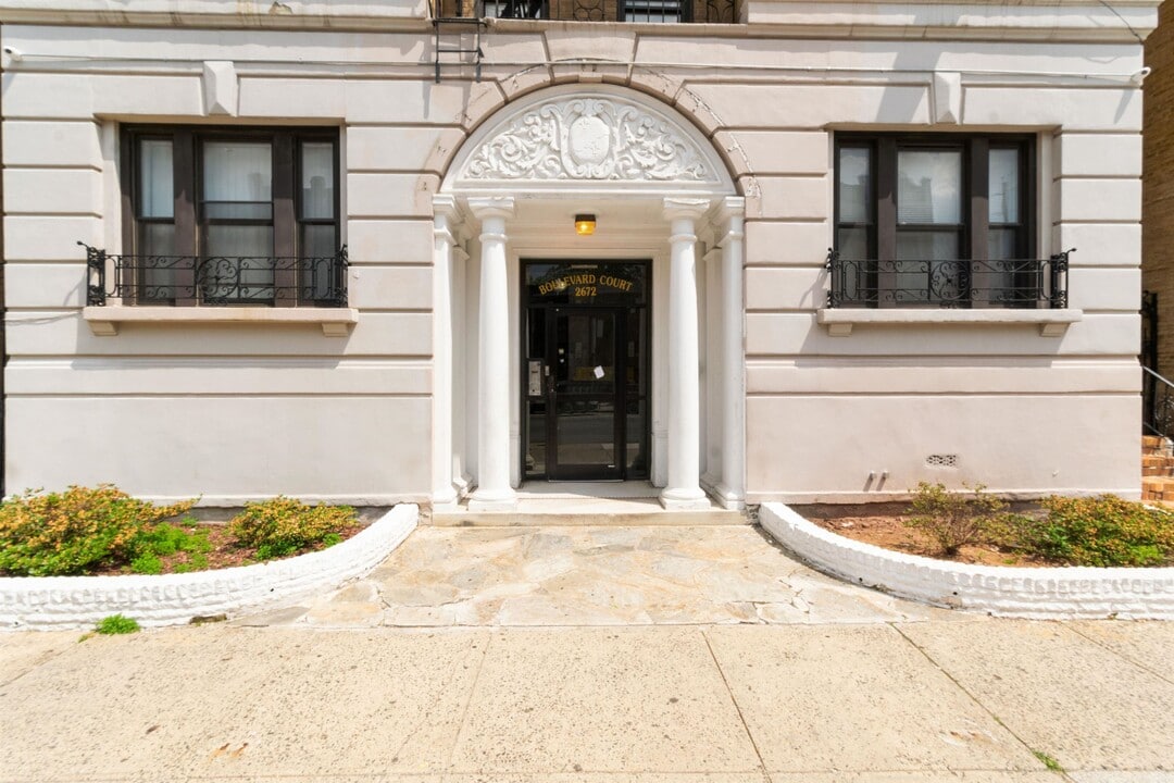 2672 John F. Kennedy Blvd in Jersey City, NJ - Building Photo