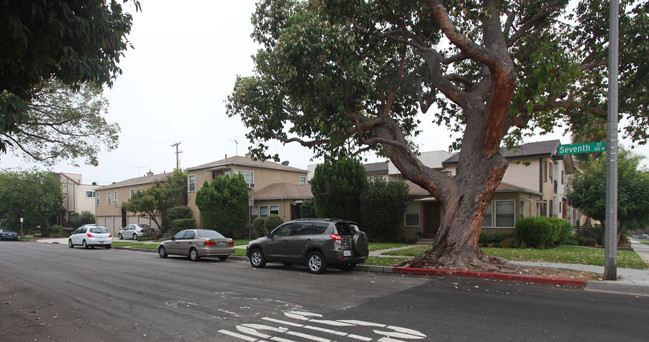 117 N 7th St in Burbank, CA - Building Photo - Building Photo