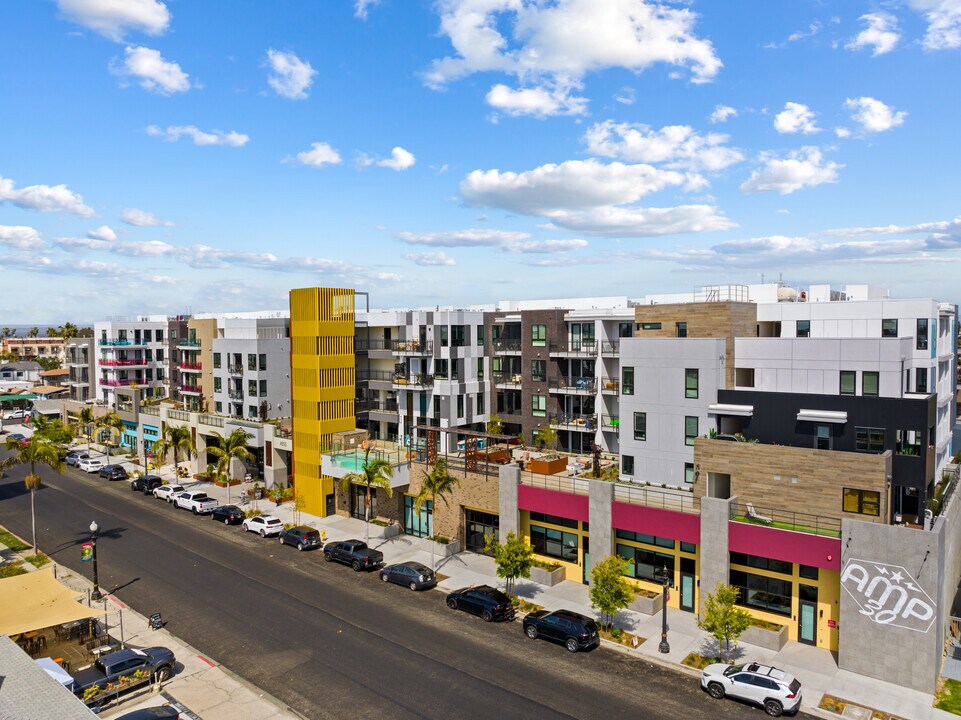 AMP30 in San Diego, CA - Foto de edificio